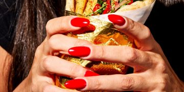 THE MAD GREEKS OPENS NEW JUMEIRAH LAKE TOWERS LOCATION