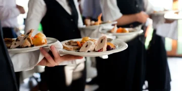 UAE sustains foodservice growth as global market stabilizes, signaling new sourcing dynamics