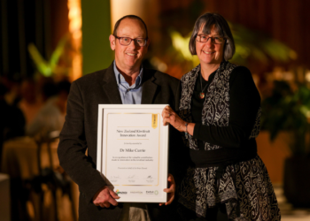 Dr Mike Currie awarded 2026 Kiwifruit Innovation Award